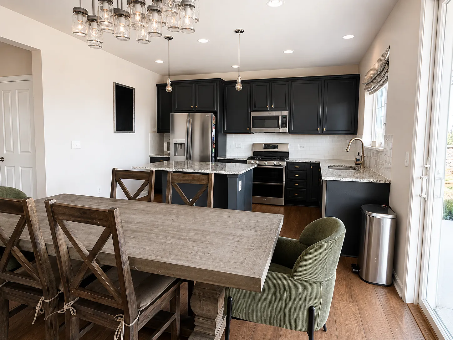 4 bed, 3.5 bath, 3300 sqft, $3,650 — Photo 4