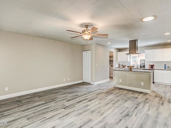 3rd image of 2351 W Del Oro Cir