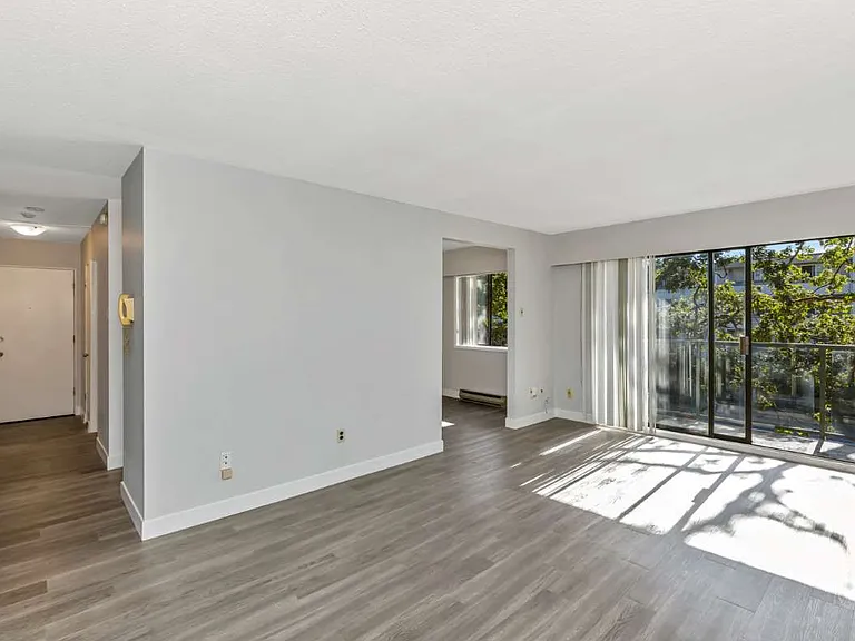 3244 Quadra St — Photo 7