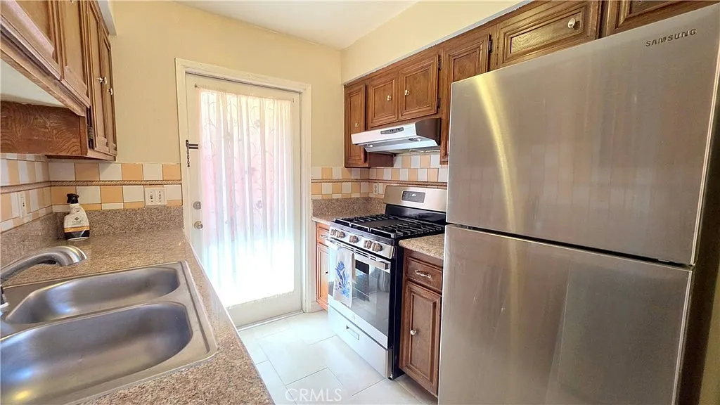 2 bed, 1000 sqft, $2,495 — Photo 4