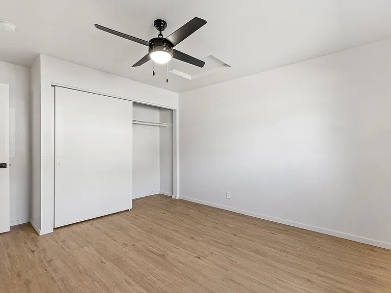 3325 E Lockett Rd — Photo 10