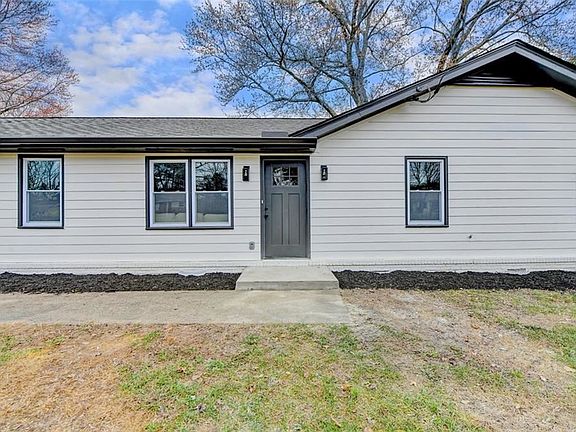 2nd image of 895 White Oak Ct