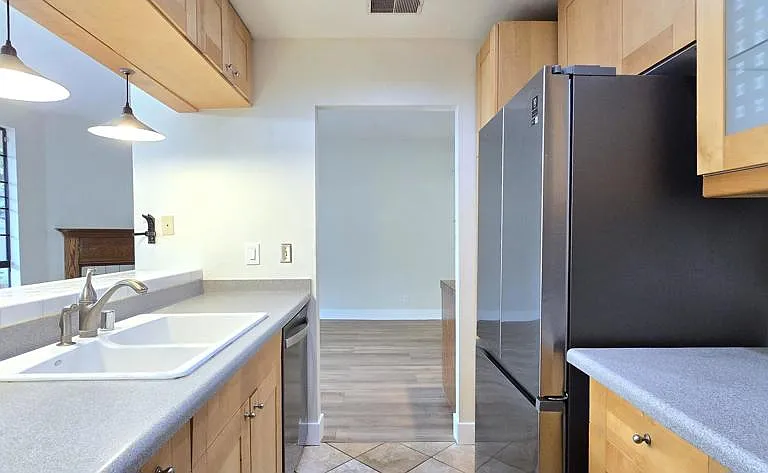 235 S Holliston Ave #113 — Photo 6