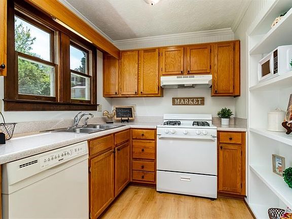 3rd image of 307 Knollwood Ln