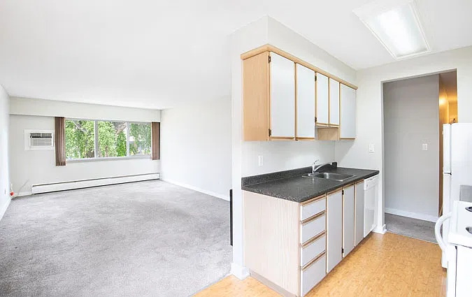 Buckland Manor Apartments — Photo 2