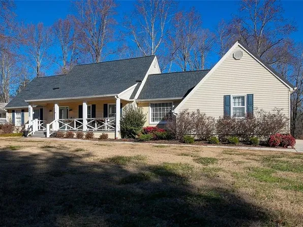 3709 Corinth Dr, Gainesville, GA 30506