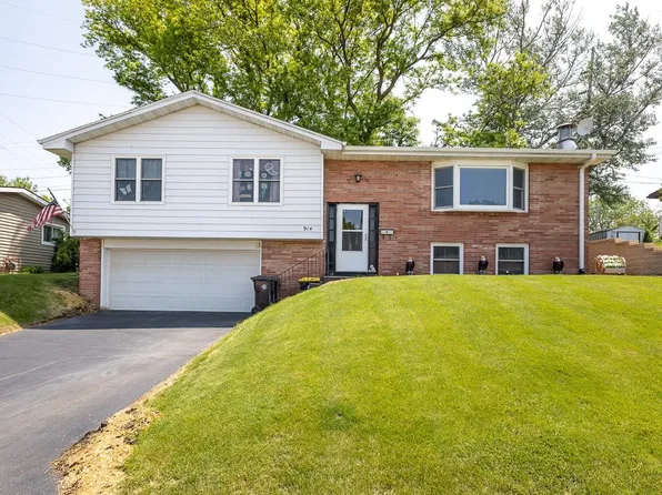914 Hiawatha Dr, East Dubuque, IL 61025