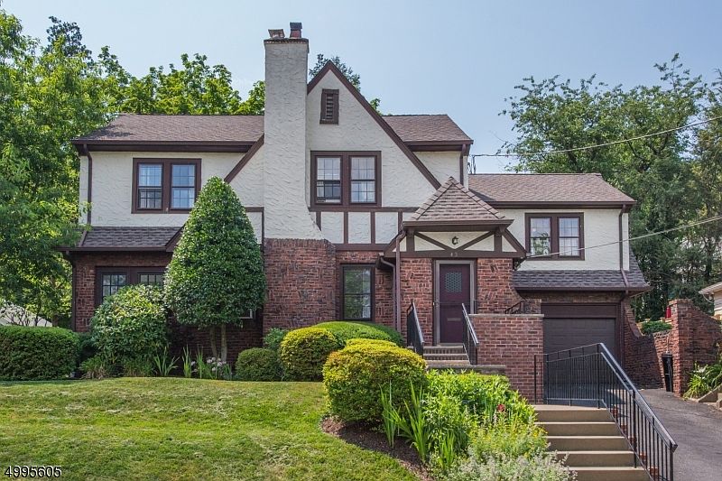 1st image of 43 Colony Dr E