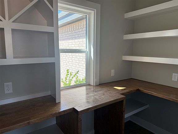 5th image of 232 Wild Rye Rd