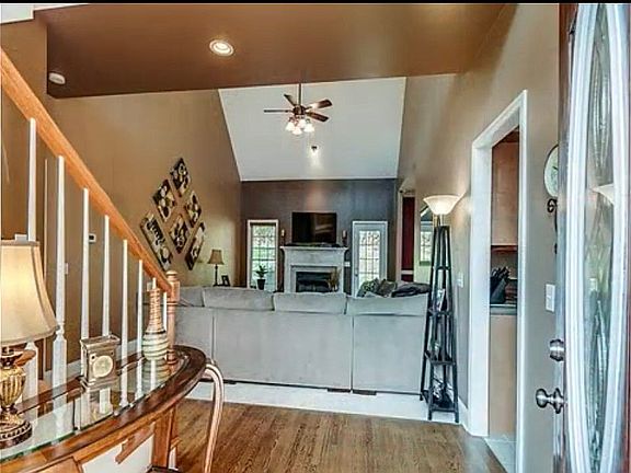 3rd image of 420 Spring Hill Dr