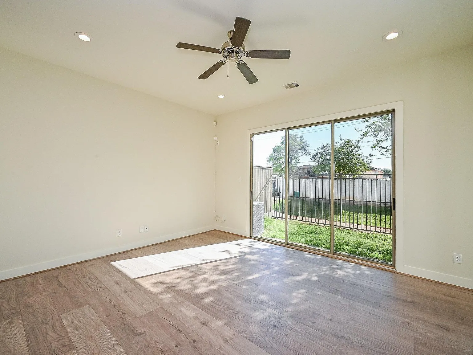 3 bed, 2.5 bath, 1806 sqft, $2,850 — Photo 3