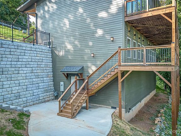 5th image of 276 Roberts Dr