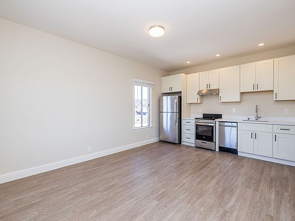5th image of 4231 Montgomery St #308