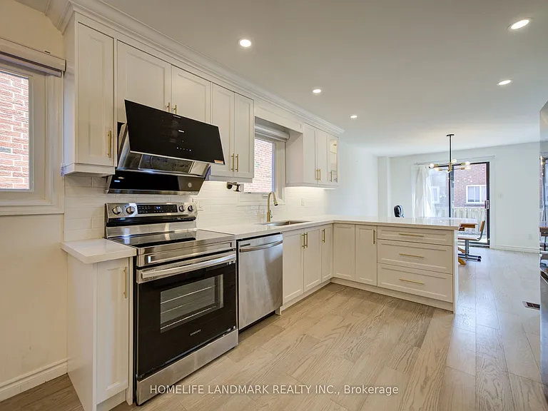 25 Lansbury Dr — Photo 6