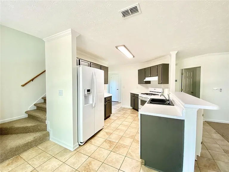 640 Suwanee Lakes Cir — Photo 12