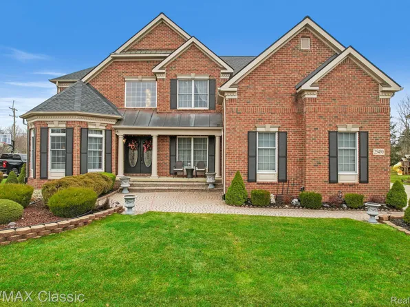 25490 Dogwood Ln, Novi, MI 48374