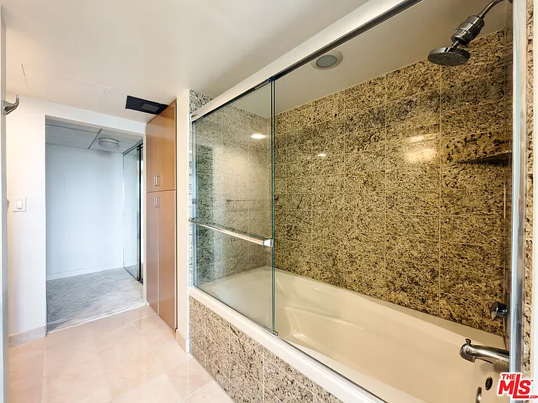 13700 Marina Pointe Dr #1626 — Photo 17