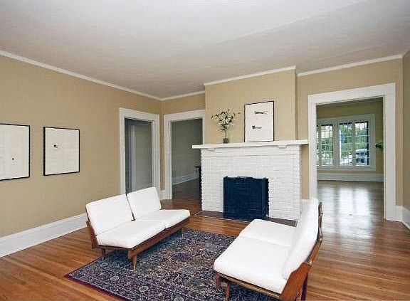 3rd image of 855 Saint Clair Avenue