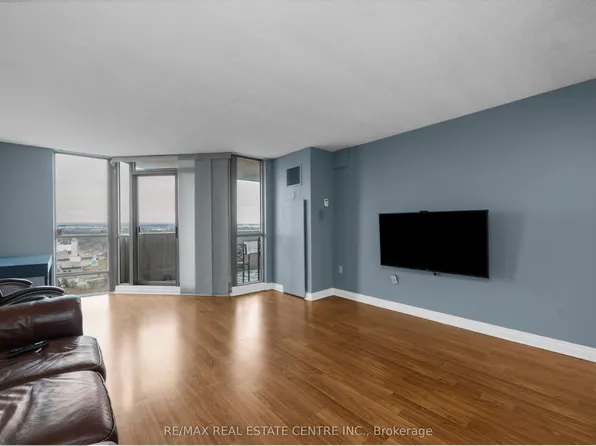 20 McFarlane Dr #1504, Halton Hills, ON L7G 5J8
