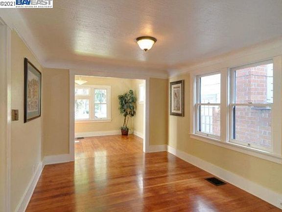 3rd image of 520 Fuller Ave