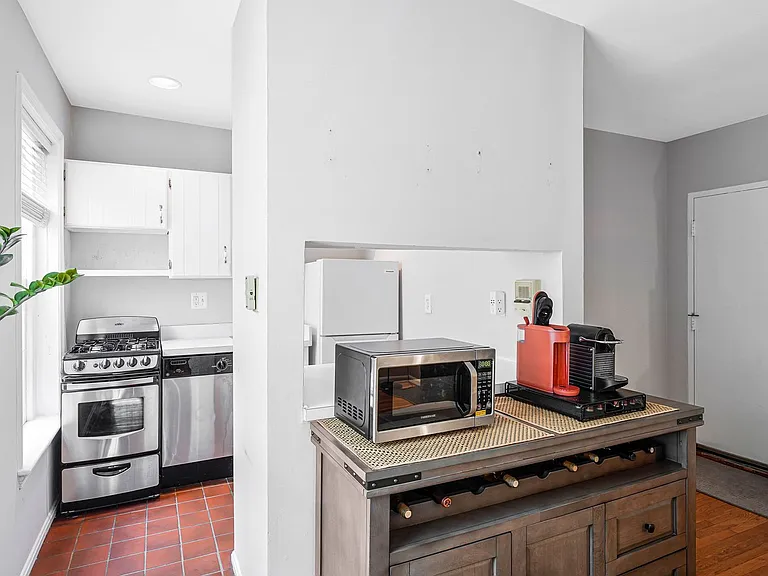 117 E St SE #302 — Photo 4