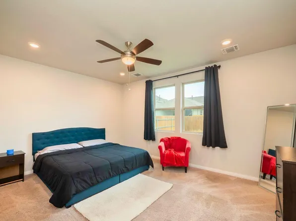 111 Lyrebird Ln, Hutto, TX 78634