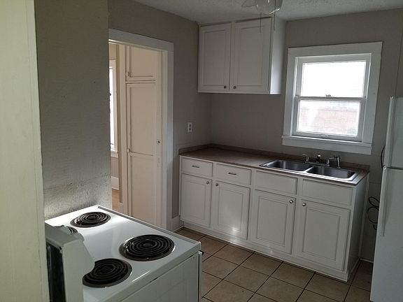 5th image of 411 SW 39th St
