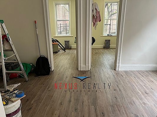 5th image of 1305 40th Ave APT 1R