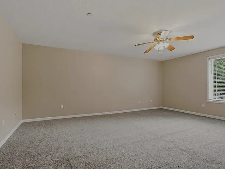 620 SW Trout Ct — Photo 10