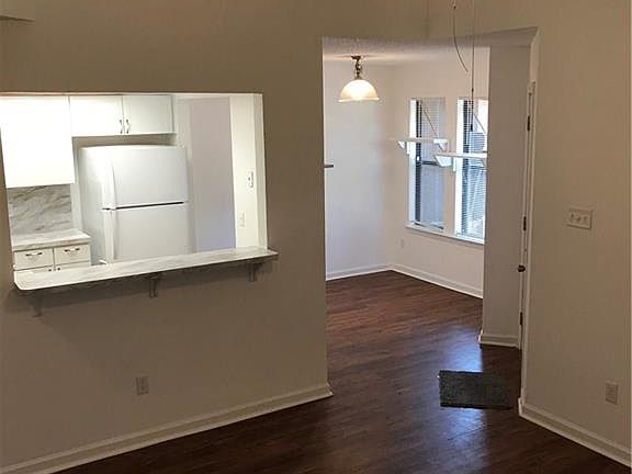 5th image of 904 Milford Way #A