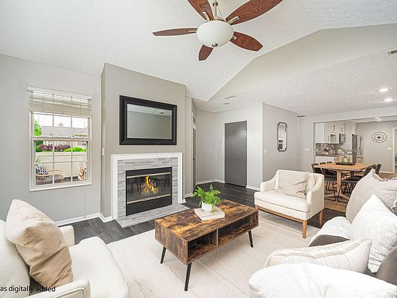 4th image of 300 Park Woods Ln