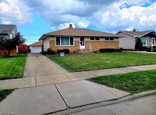 433 E Parkleigh Dr, Seven Hills, OH
