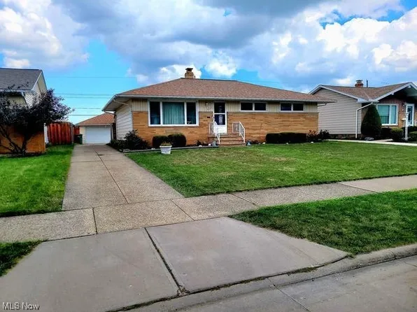 433 E Parkleigh Dr, Seven Hills, OH 44131