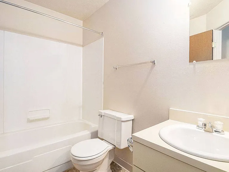 Hickory Village Apartments — Photo 9