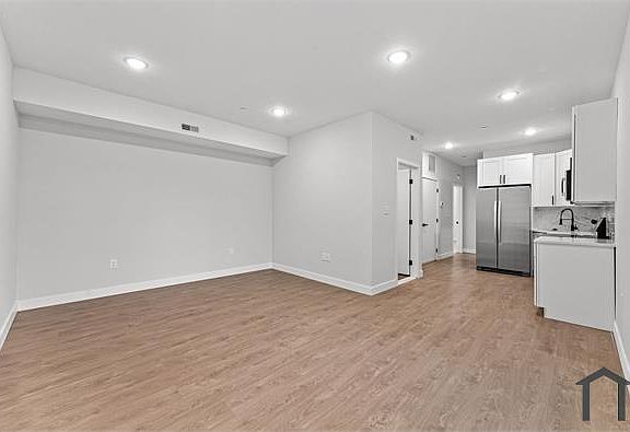 3rd image of 847 N 42nd St #6