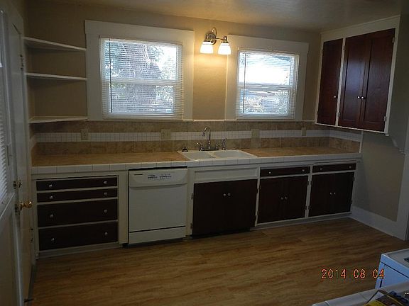 2nd image of 1121 N 11th Ave