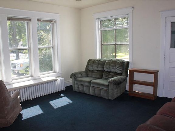 3rd image of 914 7th St E #0