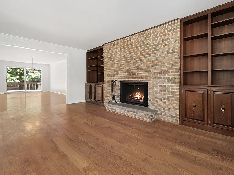 182 Weaver St — Photo 9