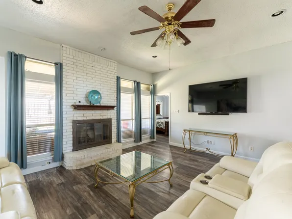 2854 Briar Hill Dr, Grand Prairie, TX 75052