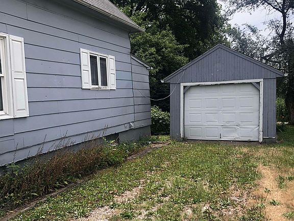 3rd image of 1120 1st Ave W