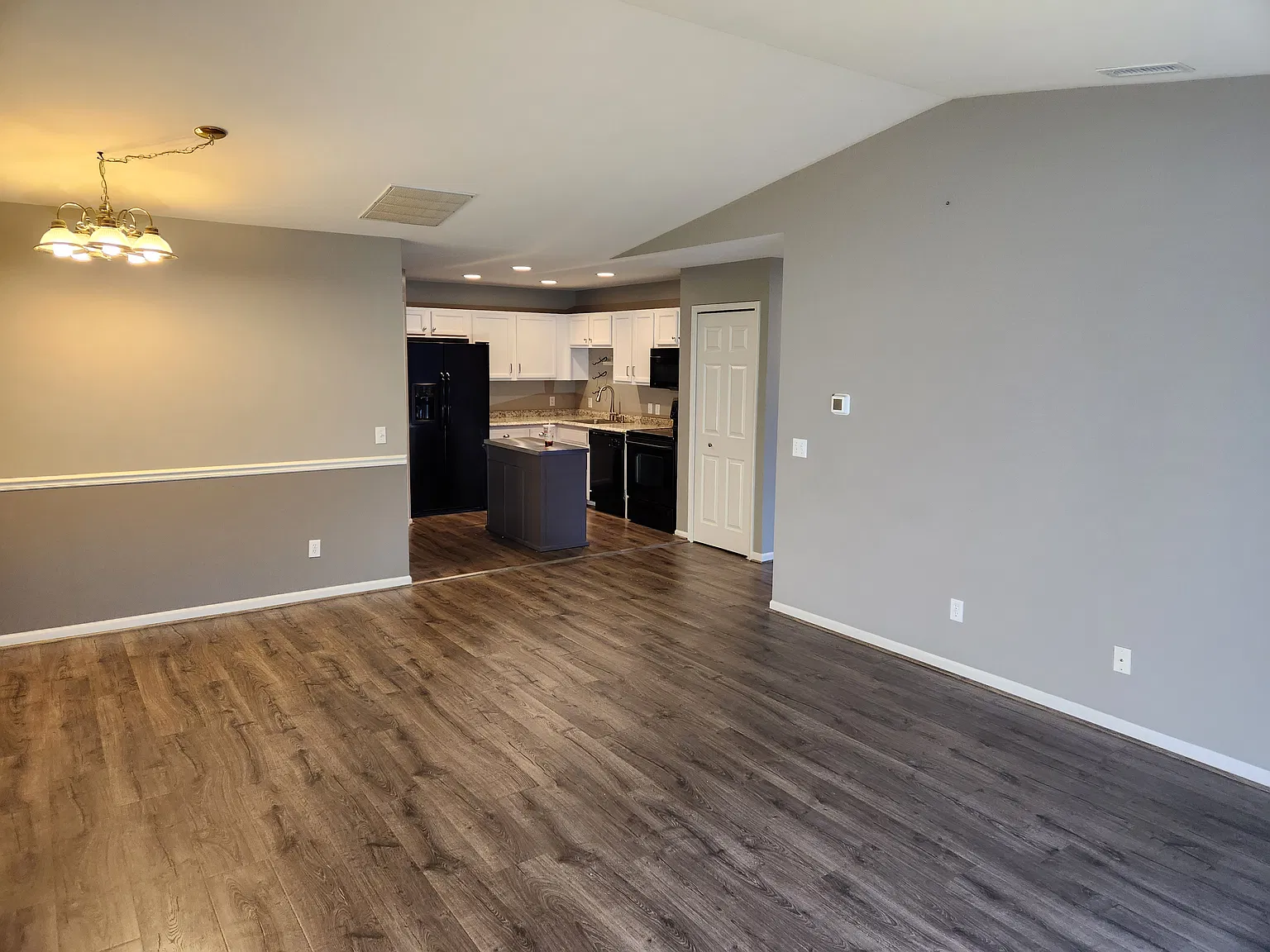 2 bed, 1416 sqft, $2,100 — Photo 1