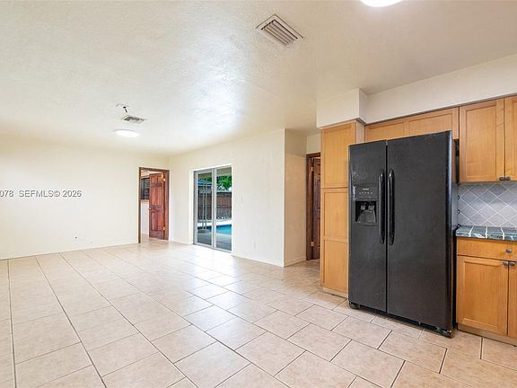 5th image of 7770 NW 33rd St