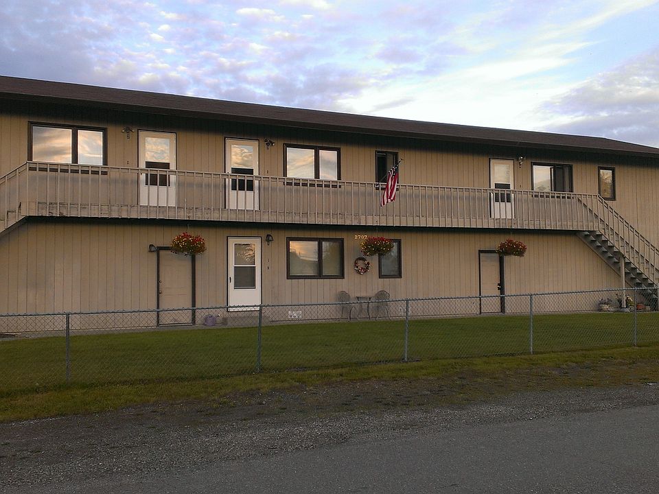 2707 Front of Building