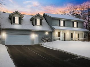 904 Ridgeway Cir, Fredonia, WI 53021