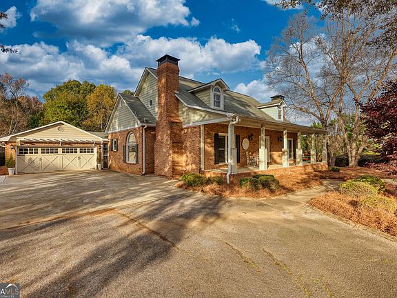 3rd image of 131 Upchurch Dr