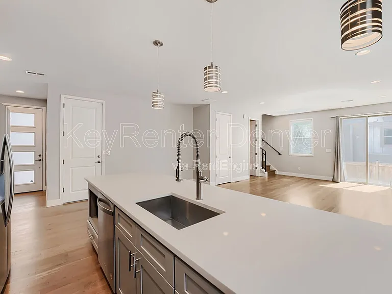 758 S Leyden St — Photo 11