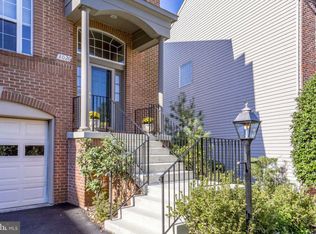 3020 Mainstone Dr, Fairfax, VA 22031