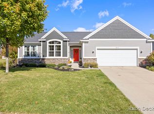 517 Orchard Dr NE, Rockford, MI 49341