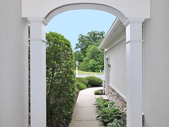 4th image of 1061 Alden Way