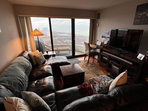 5th image of 2020 N Lincoln Park W APT 37E